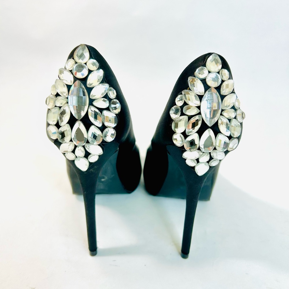 Badgley Mischka Crystal Embellished Peep Toe Black Satin Pumps size 6